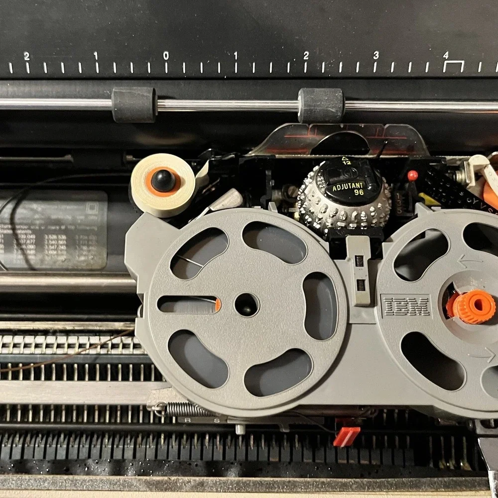 IBM Typewriter Correcting Selectric III Electric Tan *FOR PARTS ONLY